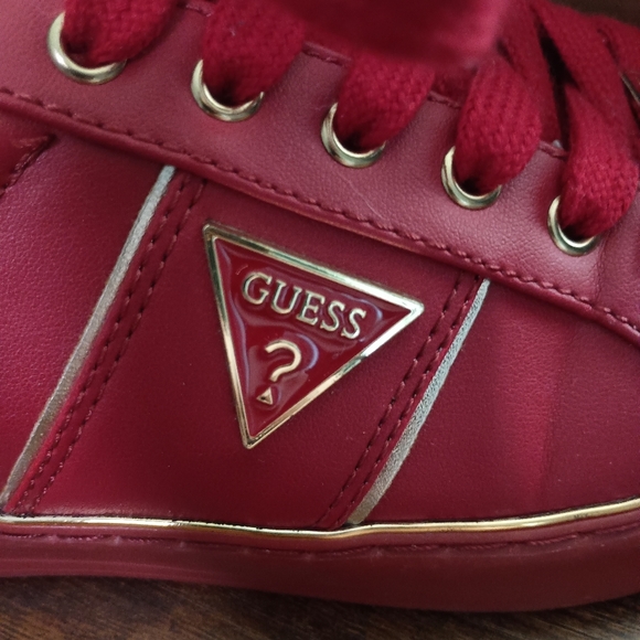 Guess Los Angeles Red Low Top Sneakers Gold Toned Trim Women’s_7 - Picture 15 of 16